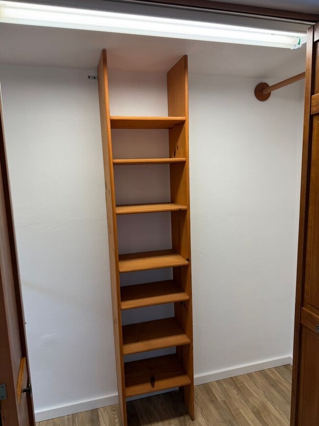 Building Photo - Luxury 1 bedroom 1 bath duplex in a great neighborhood!