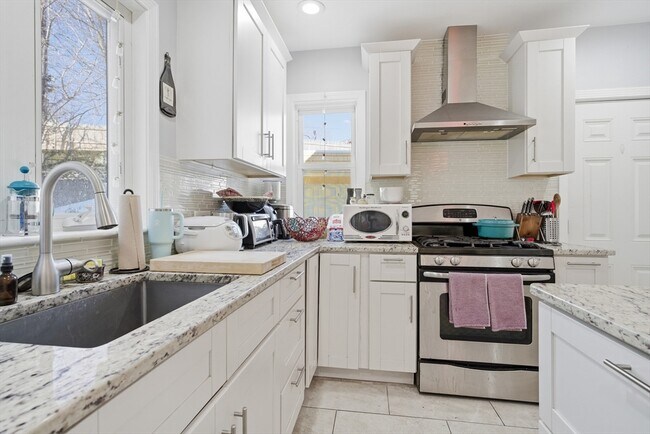 Building Photo - 11 Asticou Rd