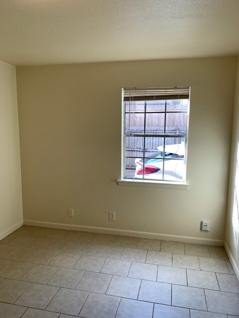 Building Photo - 1502 Dauphin St