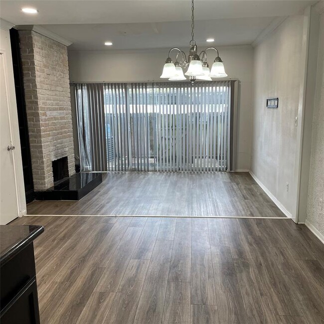 Building Photo - 7700 Creekbend Dr