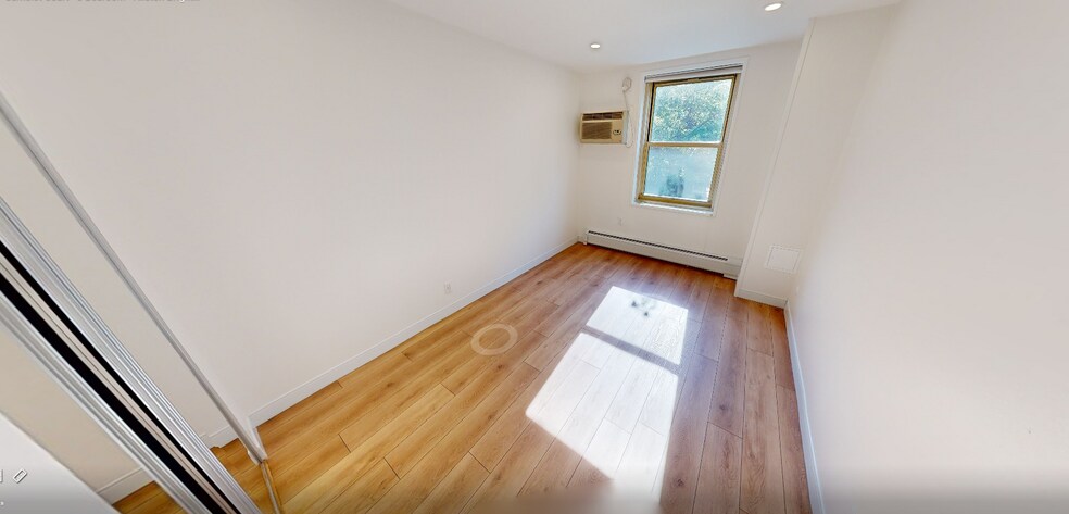 Building Photo - 63 Gordon St