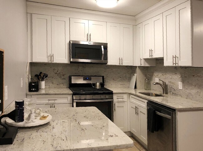 Primary Photo - 154 Sumner St