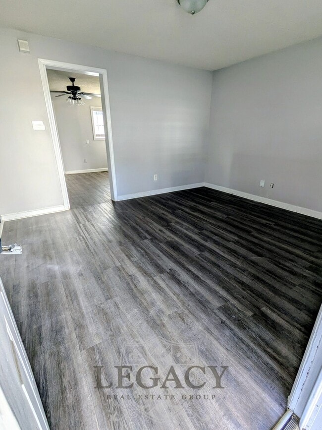 Building Photo - 330 Vivelle Ave