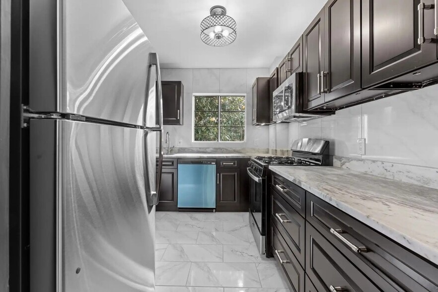 Building Photo - 1649 Preston Rd