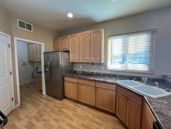 Building Photo - 5271 Canyon View Dr