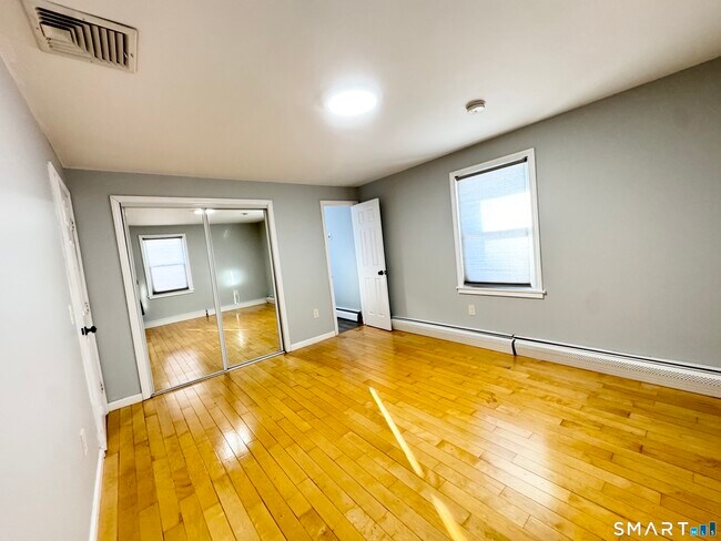 Building Photo - 8 Wildwood Rd