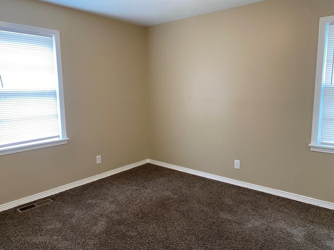 Building Photo - 120 Glass St