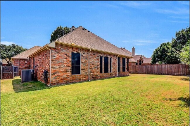 Building Photo - 304 Sparrow Hawk Dr