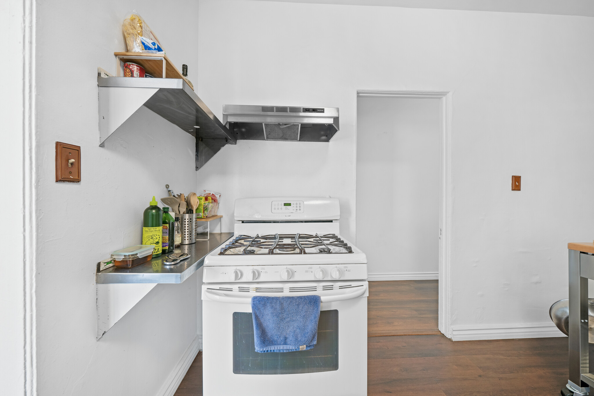 Building Photo - 5173 Pickford St