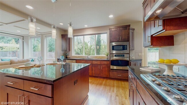 Building Photo - 13101 NE 84th St