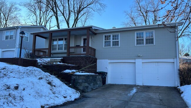 Building Photo - 3 Bedroom 1.5 bath House