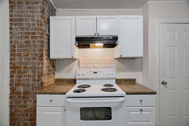 Building Photo - 449 S Dade Ave