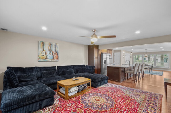 Building Photo - Spacious 4-Bedroom, 2.5-Bath Home E Duffy