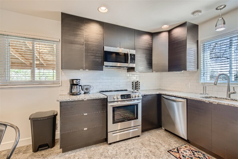 Building Photo - 909 Ogden Cir