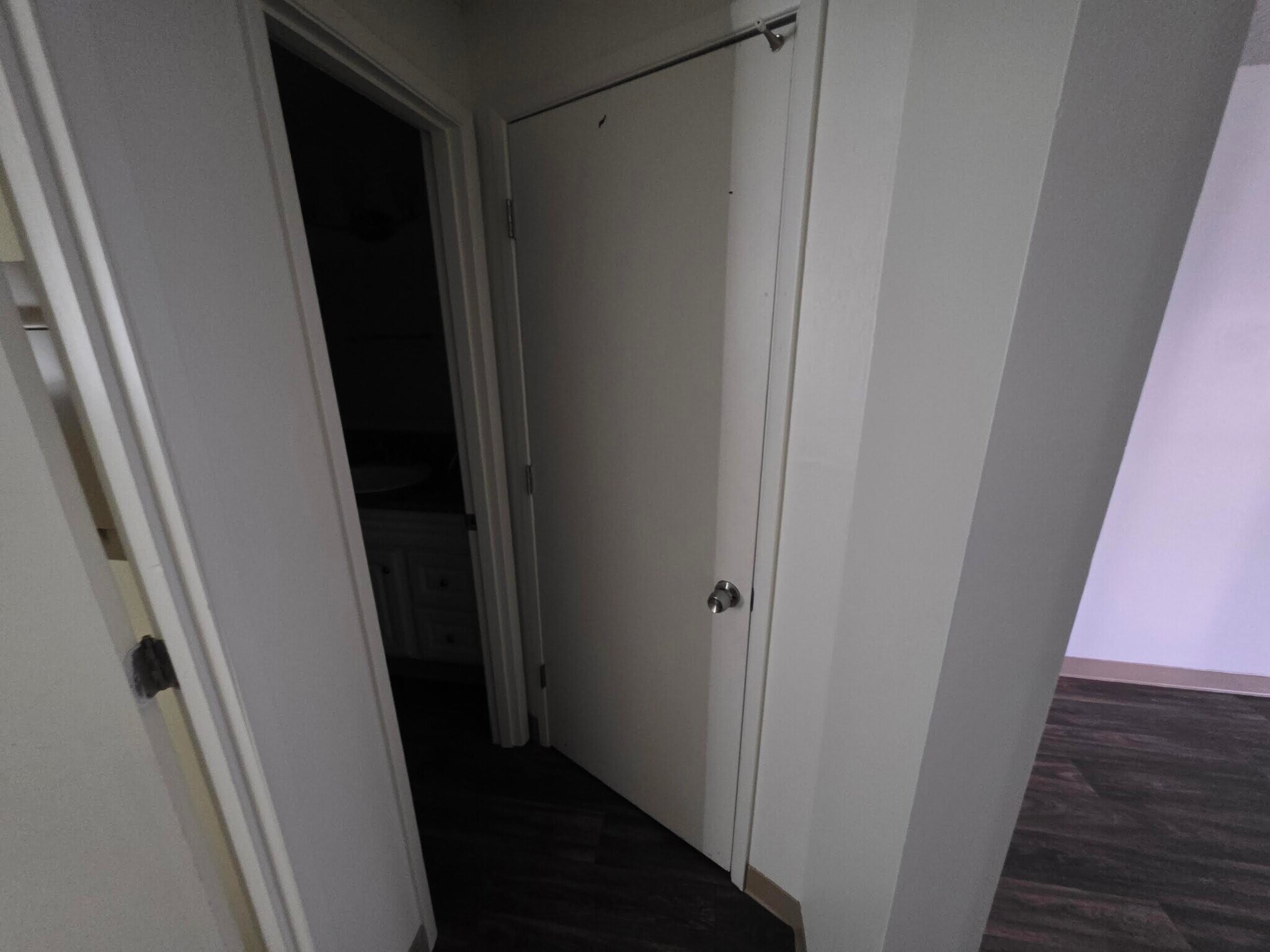 Building Photo - 256 Powell St E