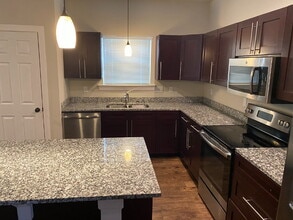 Building Photo - Now Leasing! Spacious 6-Bedroom, 6.5-Bathroom student house just minutes from campus. Only $725/m...