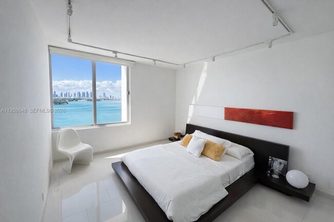 Building Photo - 1000 West Ave