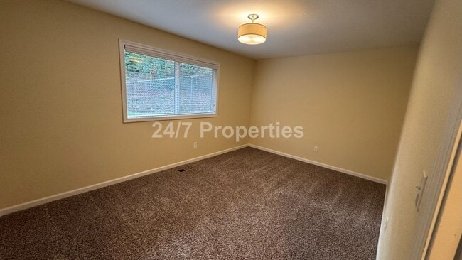 Building Photo - Spacious, Open-Concept 3 Bedroom West Linn Home