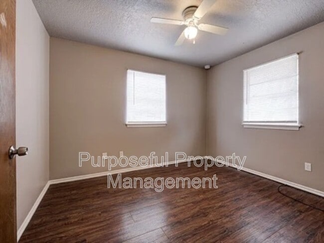 Building Photo - 516 N Ponca Ave