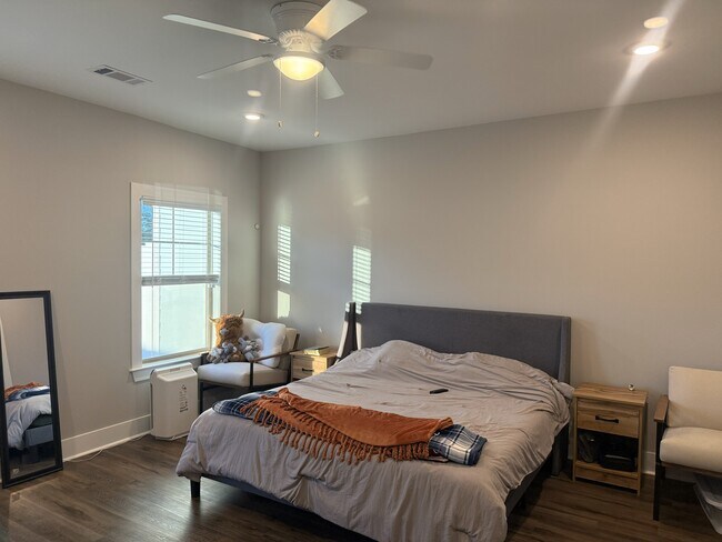 Building Photo - 210 Bottlebrush Walk