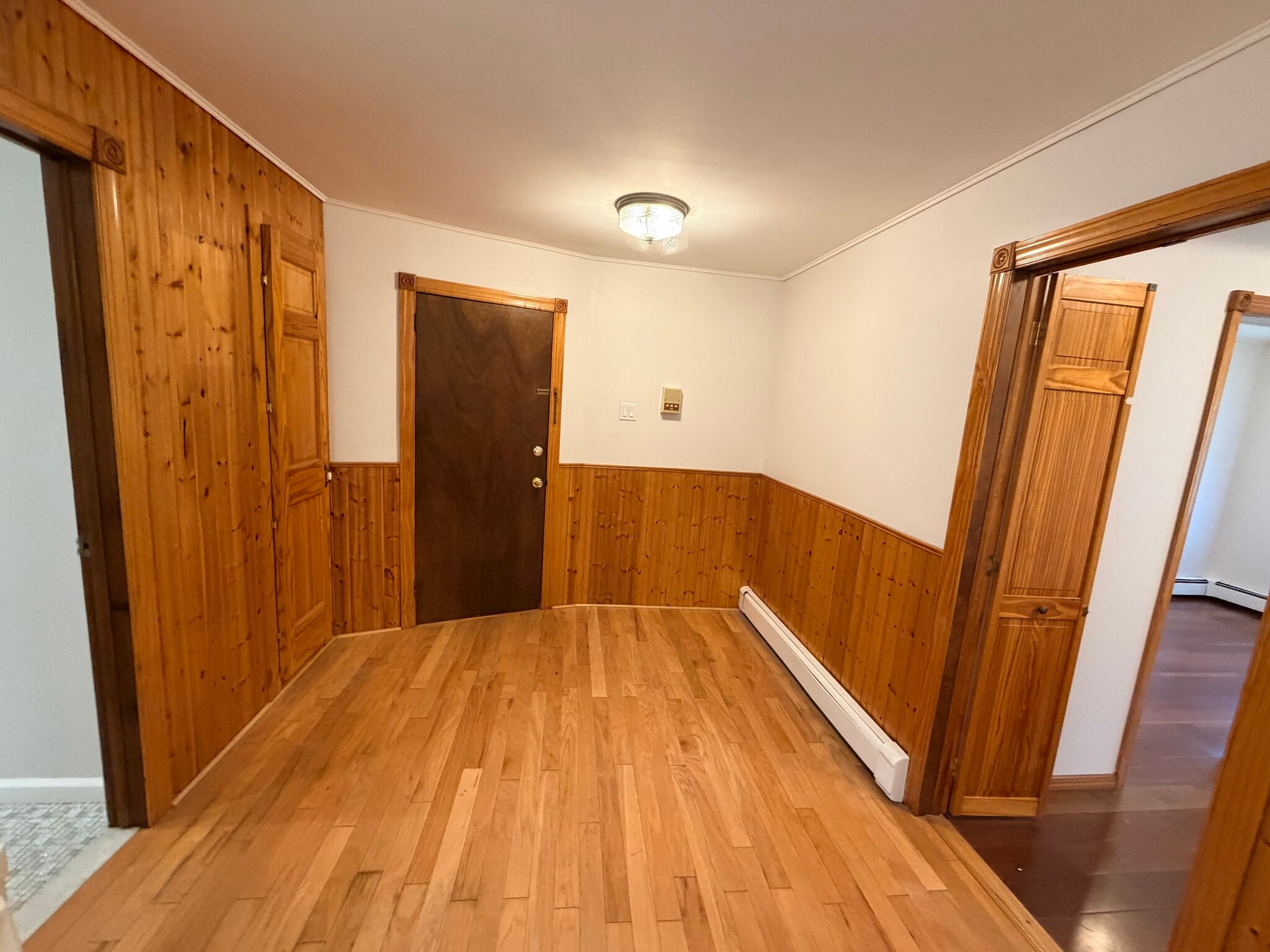 Building Photo - 44 W 7th St