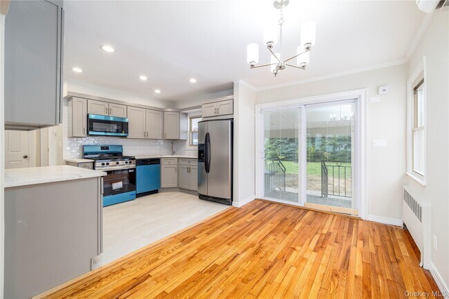 Building Photo - 3883 Franklin Ave