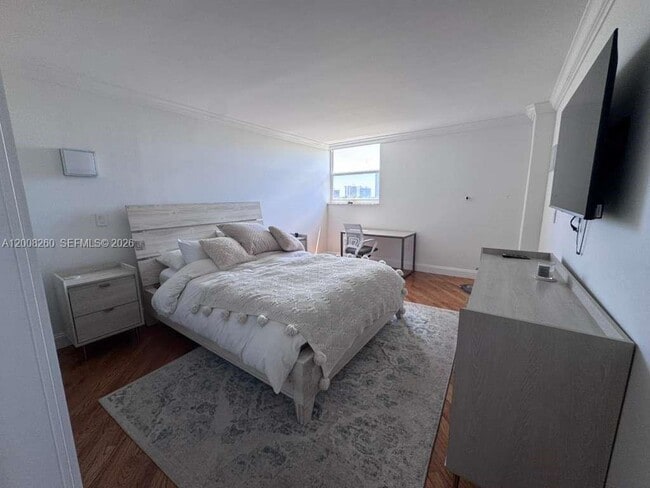 Building Photo - 2400 SW 3rd Ave