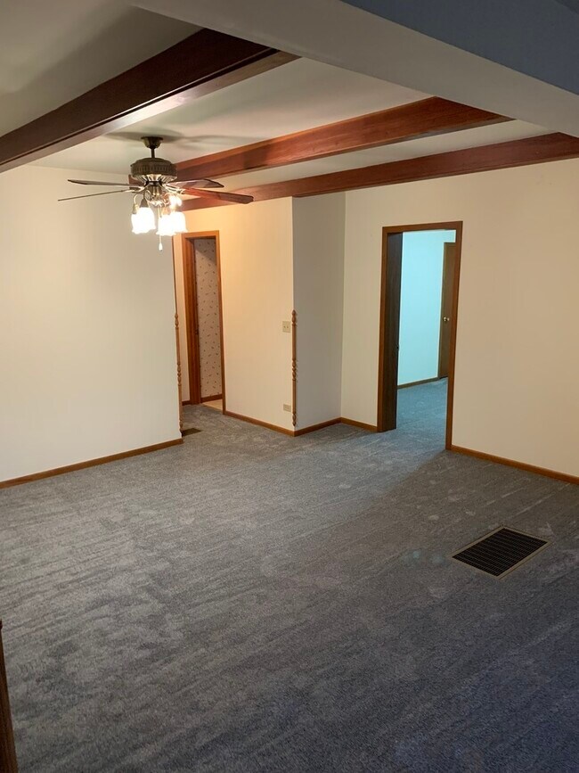 Building Photo - 37W793 Binnie Rd