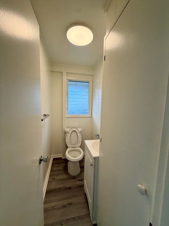 Building Photo - Newly Renovated 3BR Kapahulu Home with Private Yard and Gated Parking Near Waikiki