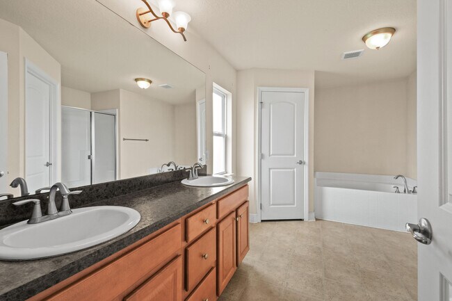 Building Photo - 2273 SW Monterrey Ln