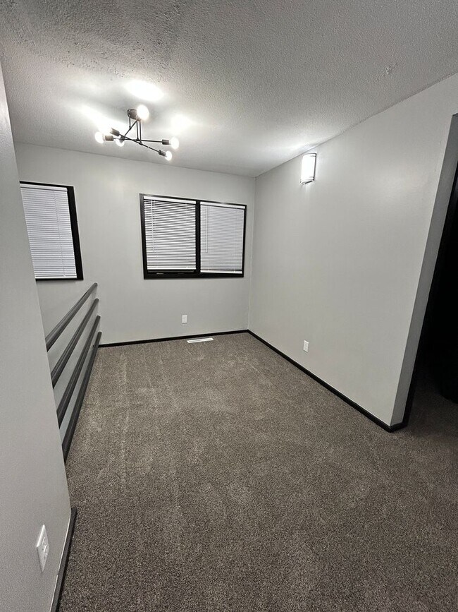 Building Photo - Unique two bedroom 1 1/2 bath with additio...