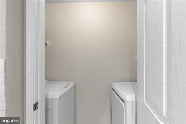 Building Photo - 1524 Lincoln Way