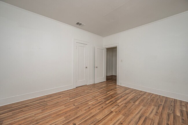 Building Photo - Updated 3/2 in  SW Ardmore
