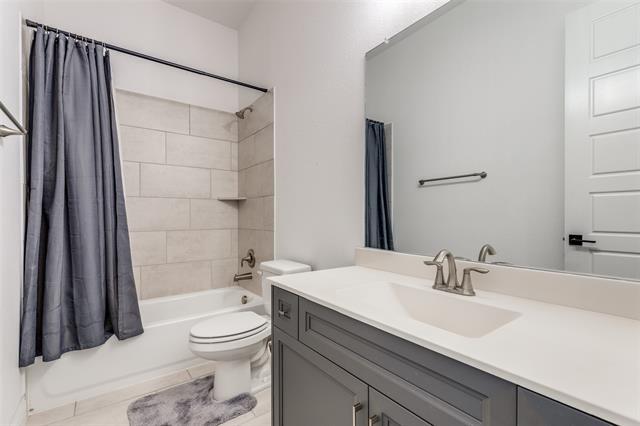 Building Photo - 8221 Legacy Oak Dr