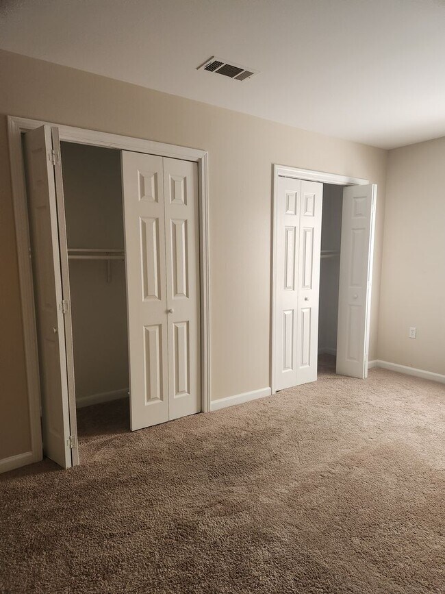 Building Photo - 5563 Banyan Ct