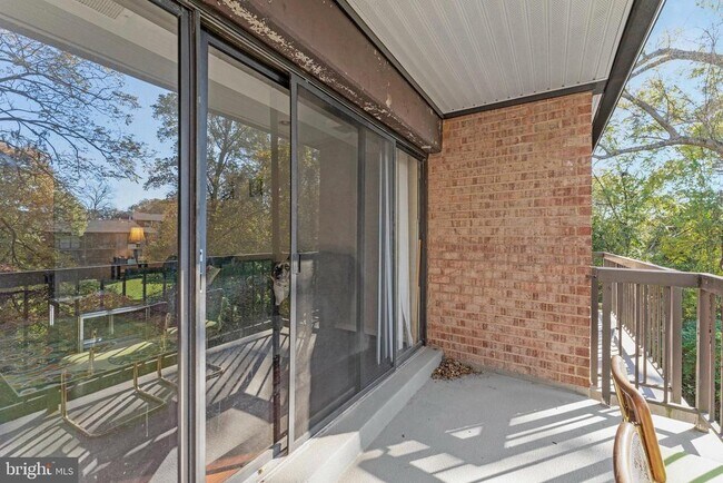 Building Photo - 9743 Kings Crown Ct