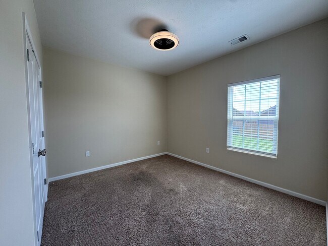 Building Photo - 123 John Davis Dr