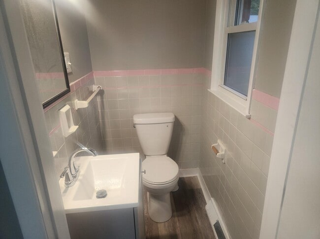 Building Photo - 1117 Meridian Dr