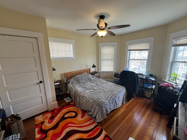 Building Photo - 9/1 Renovated 4BR/2BA with laundry in unit, AC near Porter/Harvard!