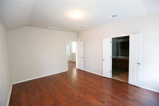 Building Photo - 2107 Charlotte Estates Dr
