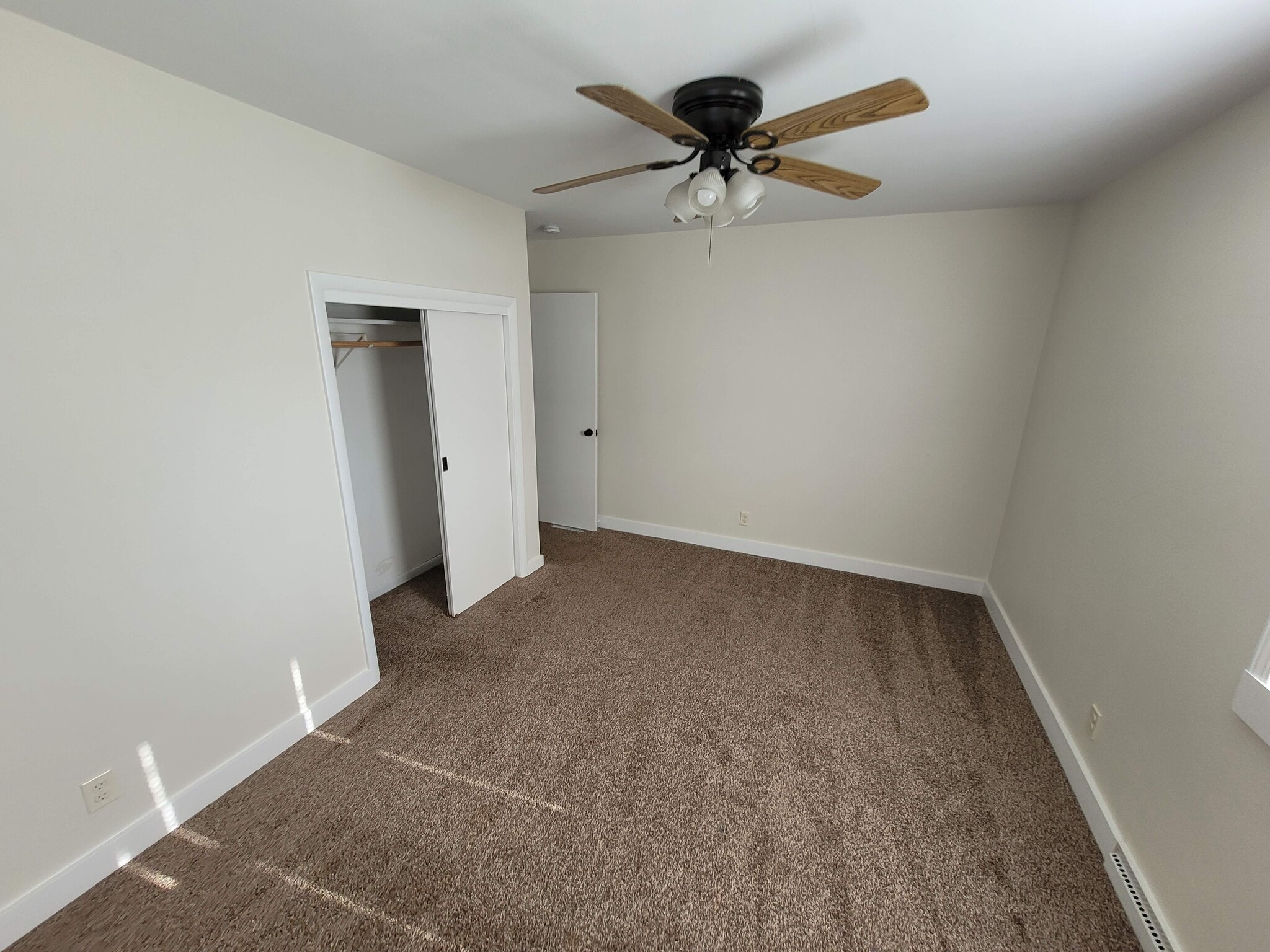 Building Photo - 1207 Townline Ave