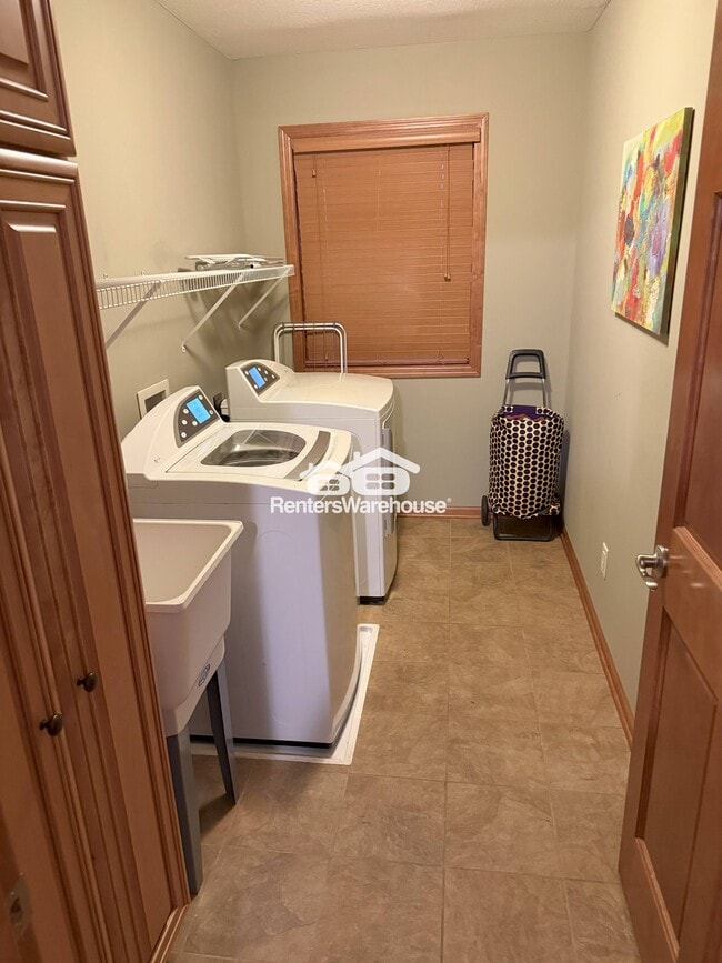 Building Photo - 15420 Plumstone Dr