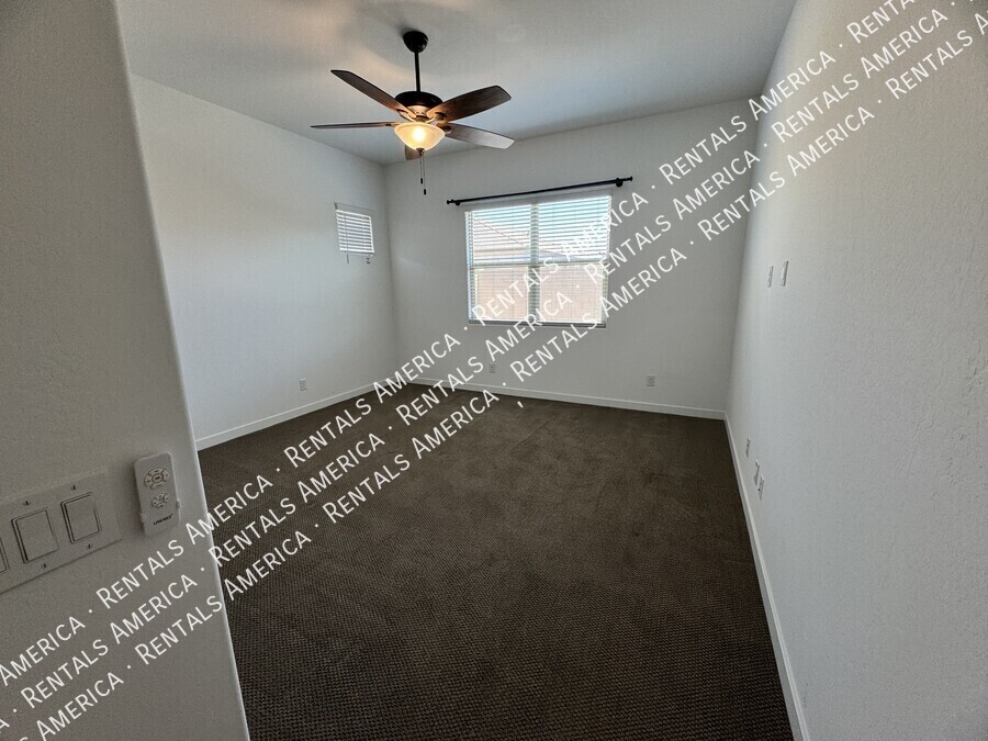 Building Photo - 2579 E Ibis St