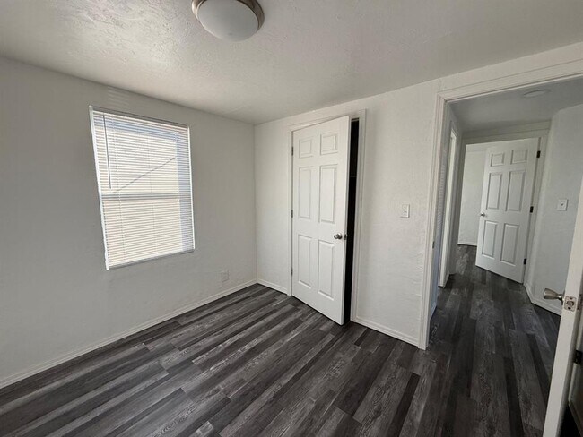 Building Photo - 4400 NE 16th Terrace