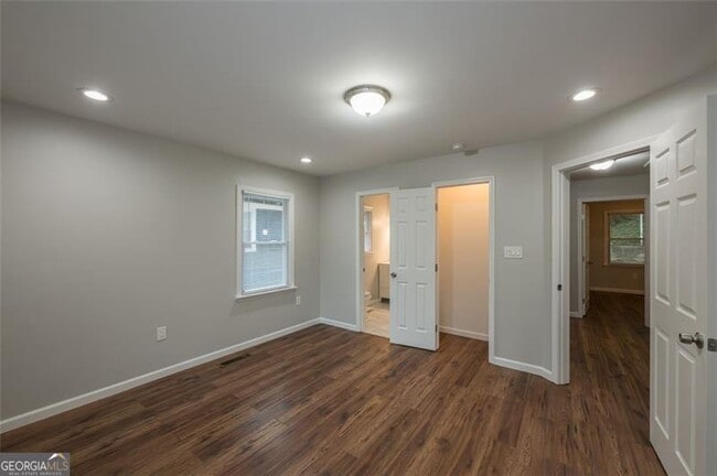 Building Photo - 257 Barfield Ave SW