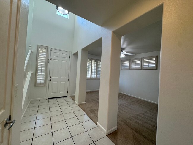 Building Photo - 5781 E Kaviland Ave