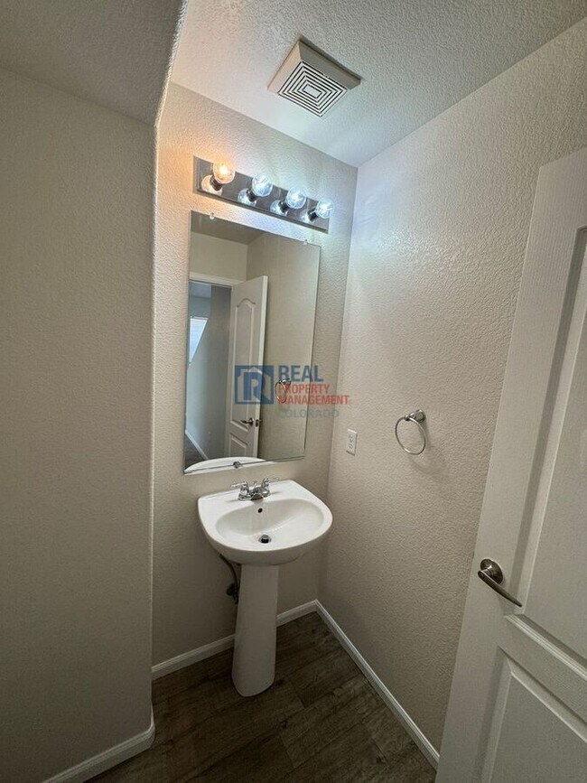 Building Photo - 18613 E Chaffee Pl