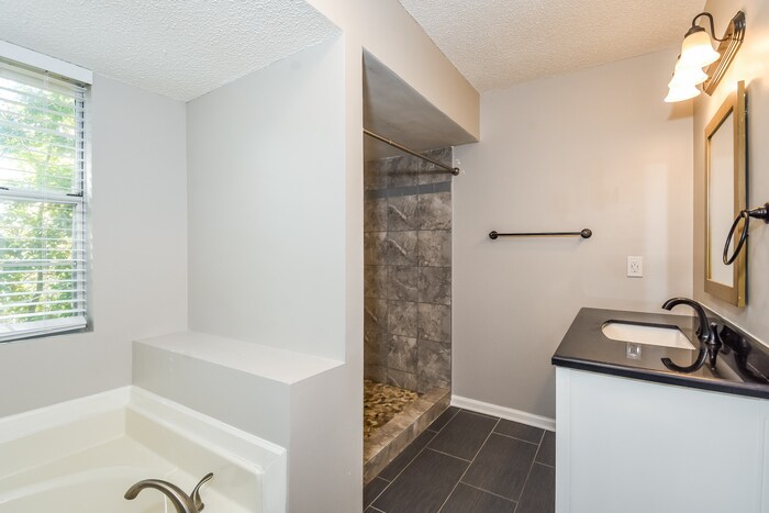 Building Photo - 607 Caliber Ct