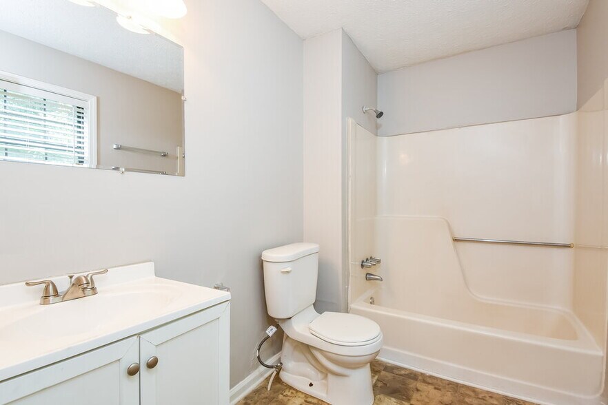 Building Photo - 1009 Hicksmil Dr SW