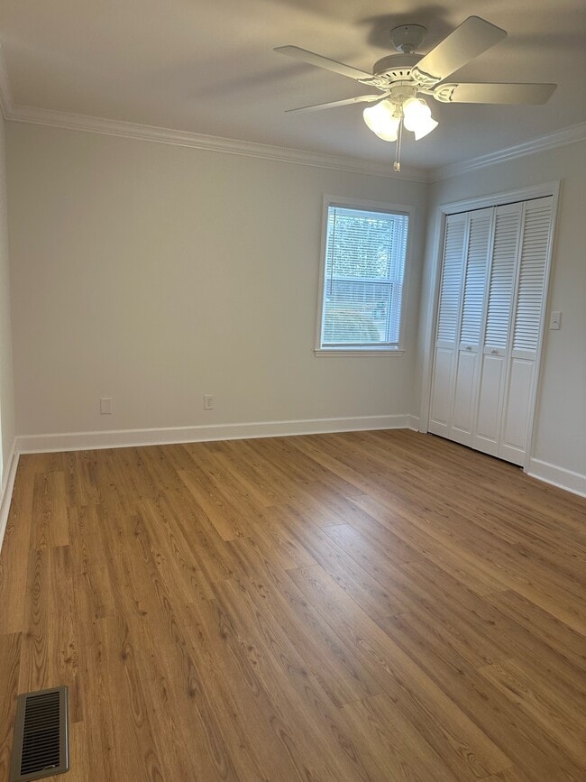 Building Photo - 5149 Honeysuckle Ln S